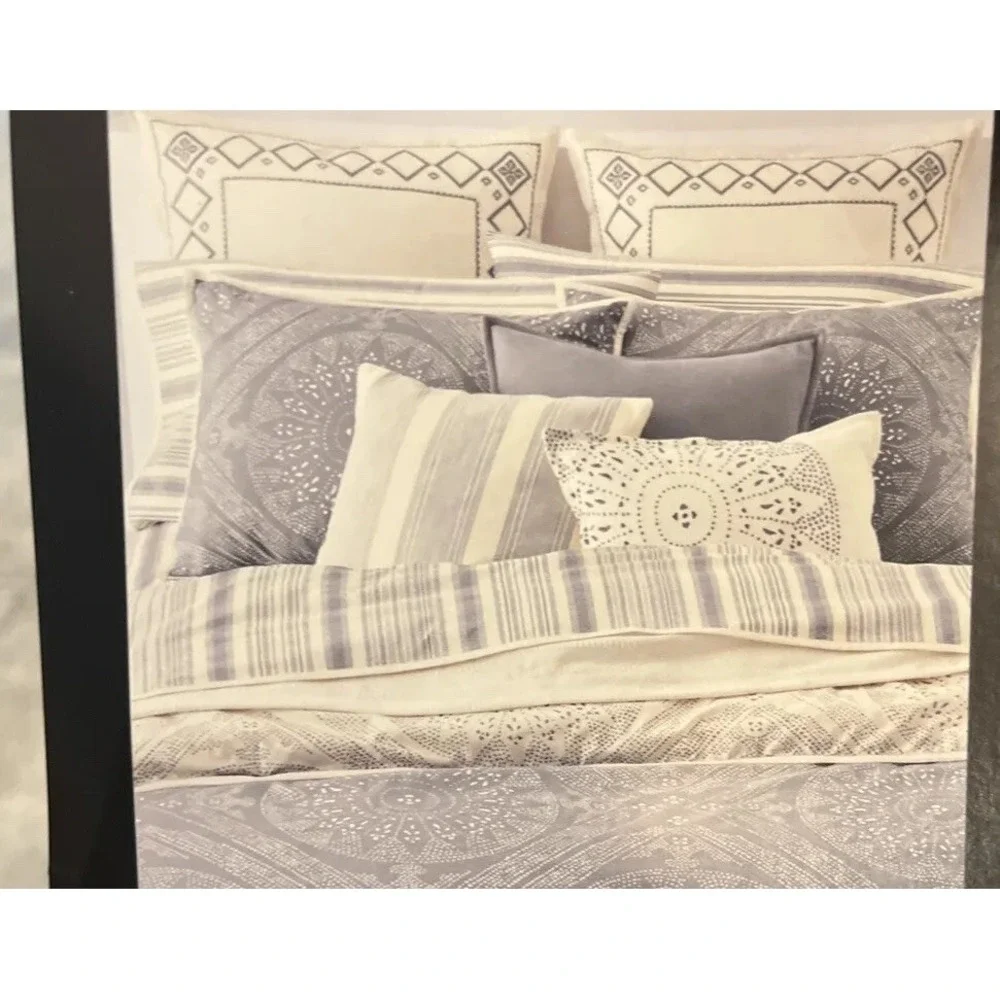 Pair Lauren‎ Ralph Lauren Luke Medallion Pillow Shams Gray White 100% Cotton